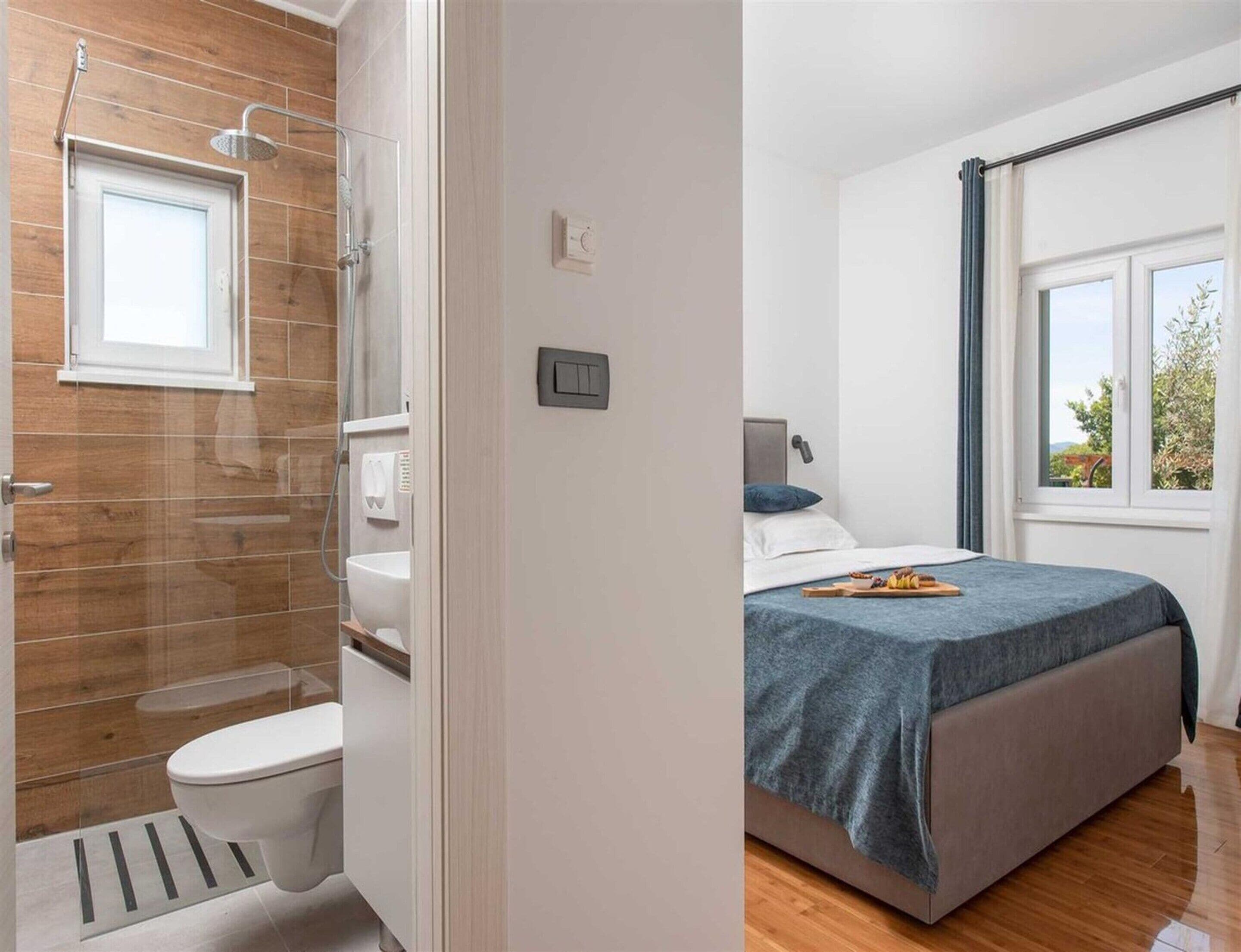 4 bedrooms, individually furnished, laptop workspace, iron/ironing board