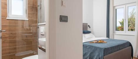 Villa | 4 bedrooms, individually furnished, laptop workspace, iron/ironing board