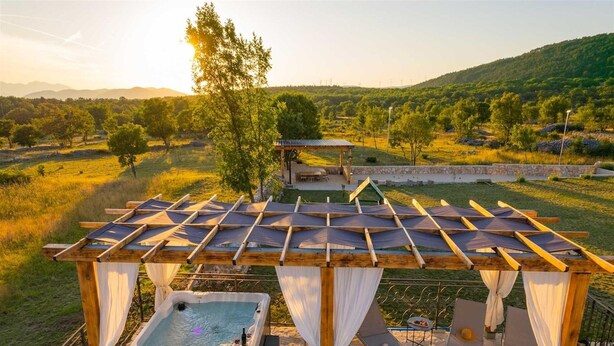 Villa | Outdoor spa tub - Stylish Villa in Lovrec With Sauna (Lovreć)