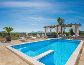 Villa | Pool - Stylish Villa in Lovrec With Sauna (Lovreć)
