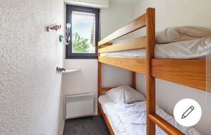 2 makuuhuonetta, silitysrauta/-lauta, ilmainen Wi-Fi