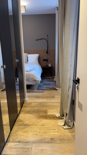 3 bedrooms, iron/ironing board, Internet, bed sheets - Large apartment with fireplace (Villers-Cotterêts)