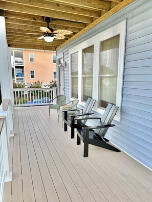 Terrace/patio - 3-bedroom, 2-bathroom condo in Carolina Beach 4 min walk to beach (Carolina Beach)