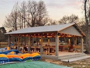 Outdoor dining - Private 13-Acre Farm Retreat with Fire Pit and Peaceful Views (Metter)