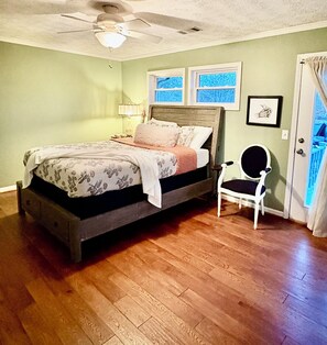Iron/ironing board, WiFi, bed sheets - Private 13-Acre Farm Retreat with Fire Pit and Peaceful Views (Metter)