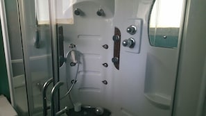 Hair dryer, towels, soap, toilet paper - Finistère Garden (Brest)