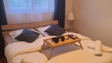 4 slaapkamers, een strijkplank/strijkijzer, internet, beddengoed