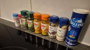 Luokittelematon kuva, 3 kautta 6, painike