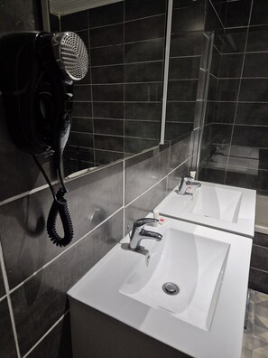 Hair dryer, towels, soap, toilet paper - House Brest for up to 10 people (Brest)