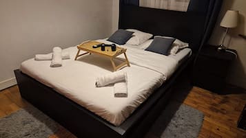 4 Schlafzimmer, BĂŒgeleisen/BĂŒgelbrett, Internetzugang, BettwĂ€sche