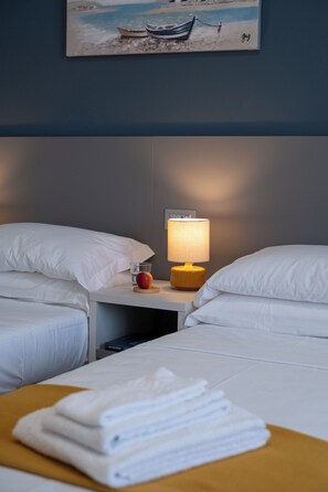5 chambres, fer et planche à repasser, Wi-Fi, draps fournis