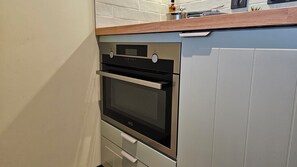 Private kitchen - Modern Studio | 20min from Amsterdam Centre | FREE parking | Renovated aug. 2025 (Purmerend)