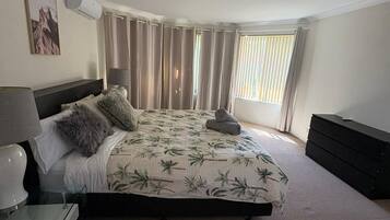 4 bedrooms, iron/ironing board, free WiFi, bed sheets