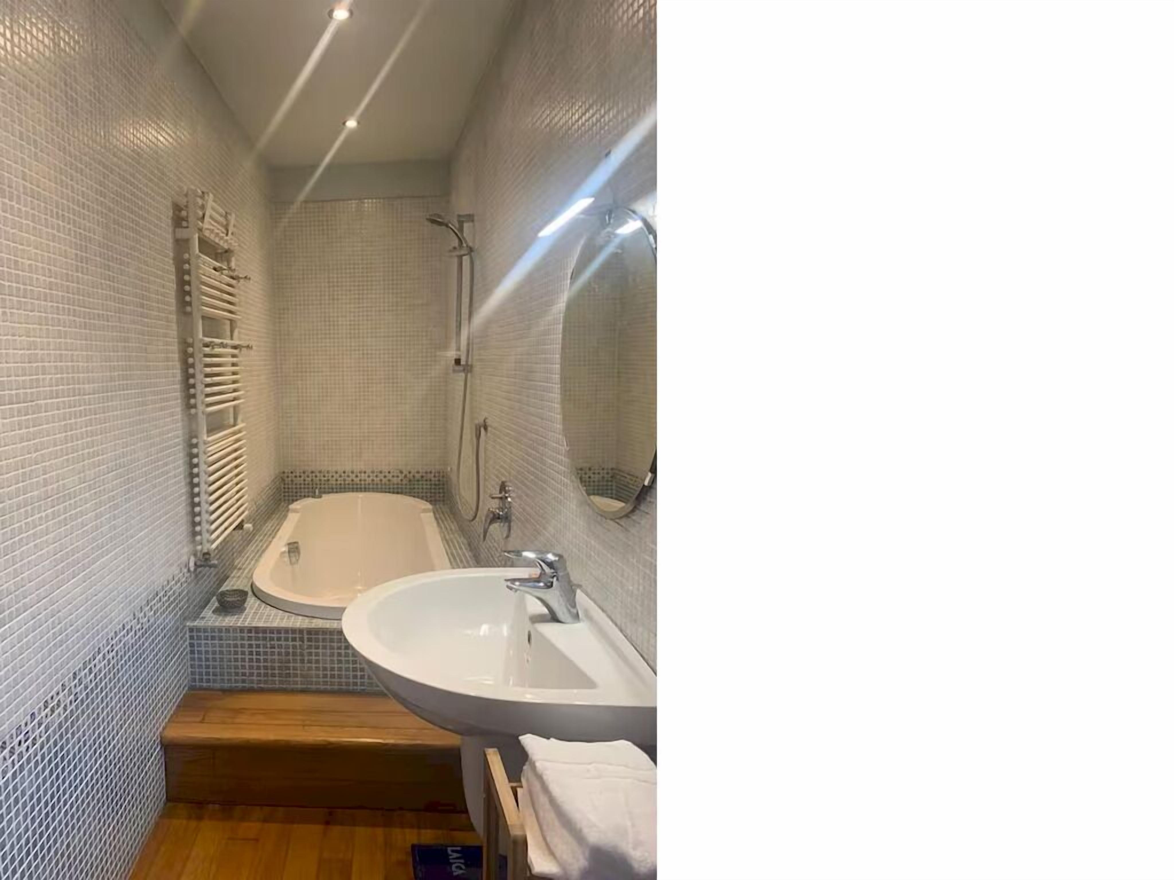 Doccia, asciugacapelli, bidet, asciugamani
