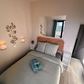 Room - Cannes SeaView: Infinity Pool, Tennis, 2 Terraces, Bathtub & 10m to Palais + AC (Cannes)