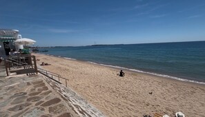 Sun-loungers, beach towels - Cannes SeaView: Infinity Pool, Tennis, 2 Terraces, Bathtub & 10m to Palais + AC (Cannes)
