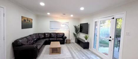 Televisión y chimenea