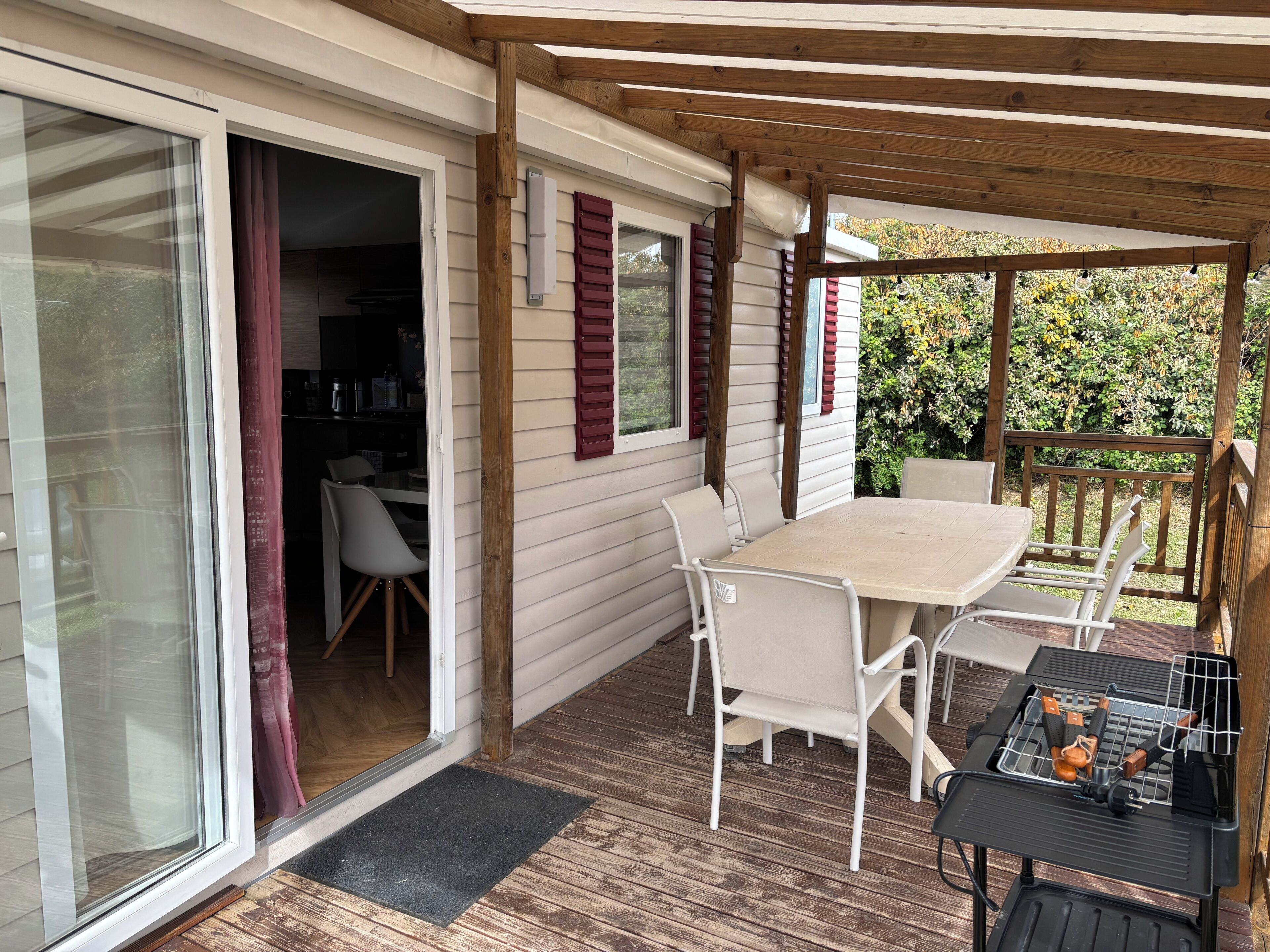 屋外ダイニングエリア