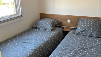 2 bedrooms, travel crib, free WiFi