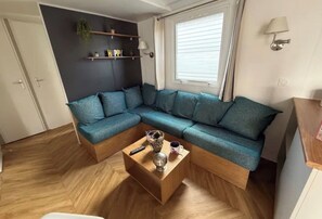 TV - 4/6 person mobile home, just like home (Lattes)