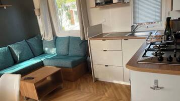 冰箱、微波炉、烤箱、炉灶