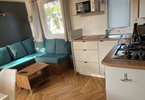 Fridge, microwave, oven, stovetop - 4/6 person mobile home, just like home (Lattes)