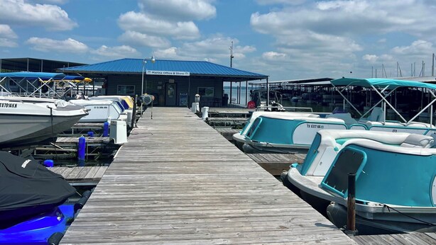Marina - Economical & Gorgeous 2-bedroom townhome – Peaceful, Safe & Near the Lake (Garland)