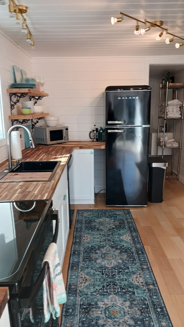 Microwave, oven, stovetop, dishwasher