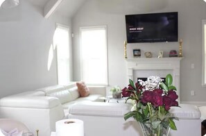 Living area - Perfect 1-bedroom house in fabulous Marietta (Marietta)