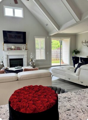 Living area - Perfect 1-bedroom house in fabulous Marietta (Marietta)