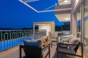 Villa | Balcony - Charming Seaside Villa Getaway (Kastela)