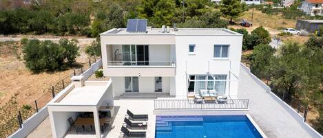 Villa | Exterior