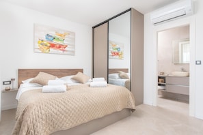Villa - Charming Seaside Villa Getaway (Kastela)