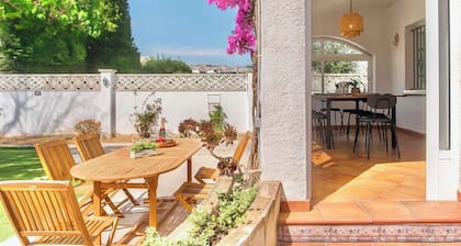 TrÚs jolie villa avec piscine chauffée, wifi, jardin, 4 chambres, rénovée 2024