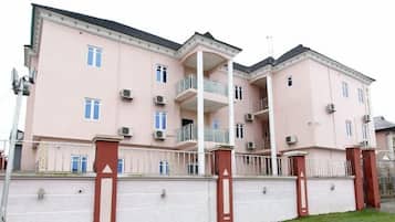 Fachada de la propiedad