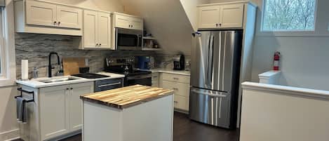 Microondas, parrilla de estufa y lavavajillas