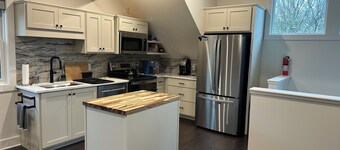 New construction horse farm apartment 5 miles to campus- Pets allowed!
