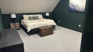 Tabla de planchar con plancha, wifi, ropa de cama