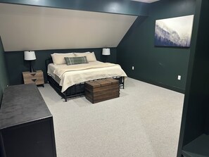 Tabla de planchar con plancha, wifi y ropa de cama 