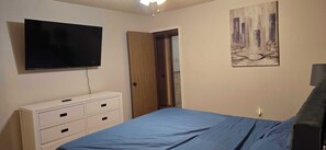 3 عدّة غرف نوم ومكواة/لوح كي وواي فاي مجانًا وملاءات أسرّة