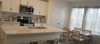 Tranquil 4-bedroom townhome with AC in St. Cloud