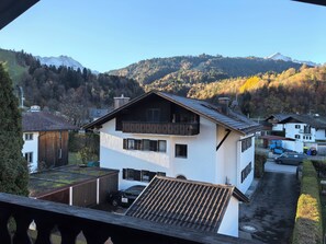 Property grounds - Top view vacation apartment near the mountains - perfect for hiking or skiing vacations (Garmisch-Partenkirchen)