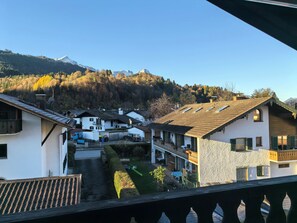 Property grounds - Top view vacation apartment near the mountains - perfect for hiking or skiing vacations (Garmisch-Partenkirchen)