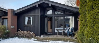 Single-storey terraced bungalow by the North Sea, for families, pet-friendly