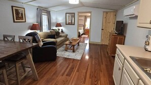TV - Creekside Delight-Lovely! 20 min to Asheville (Arden)