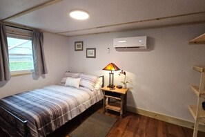 Tabla de planchar con plancha, wifi y ropa de cama 