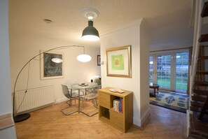 Dining - Cosy 2BDR House with Driveway Near Manchester (Manchester)