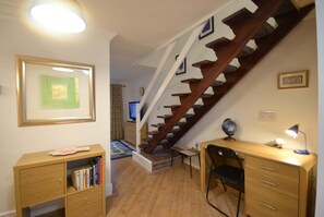 Interior - Cosy 2BDR House with Driveway Near Manchester (Manchester)