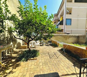 Terrace/patio - Comfortable, spacious apartment complete with garden in the center of Tropea. (Tropea)