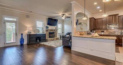 Spacious 6-bedroom house in enchanting Evans with AC and fitness room.